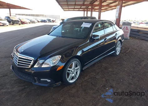 2011 Mercedes-Benz E 350 4Matic z USA, uszkodzony, nr VIN WDDHF8HB0BA432788